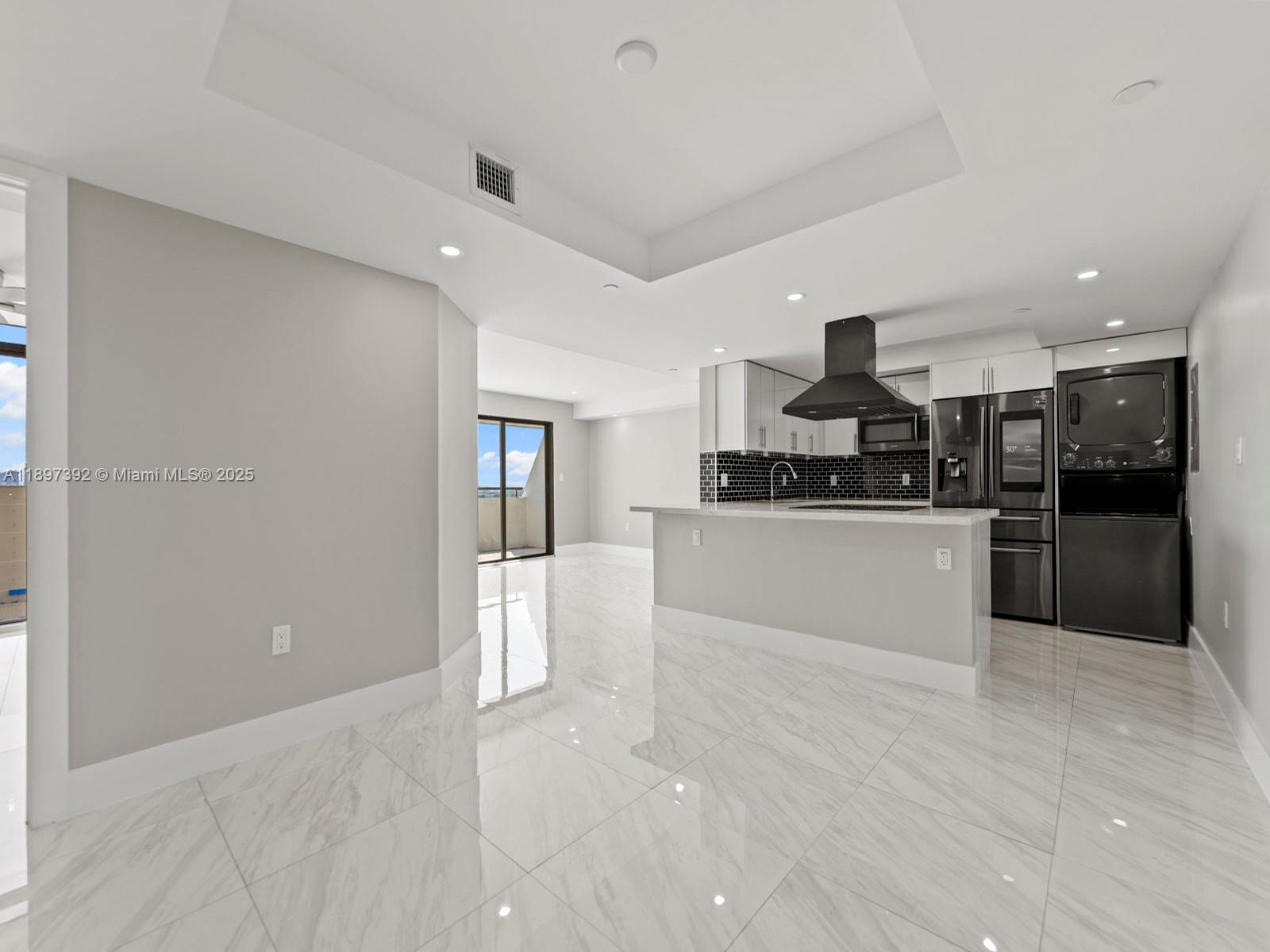 911 E Ponce De Leon Blvd 1601