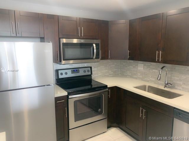 THREE HORIZONS SOUTH COND - Residential