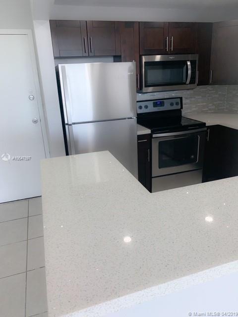 THREE HORIZONS SOUTH COND - Residential