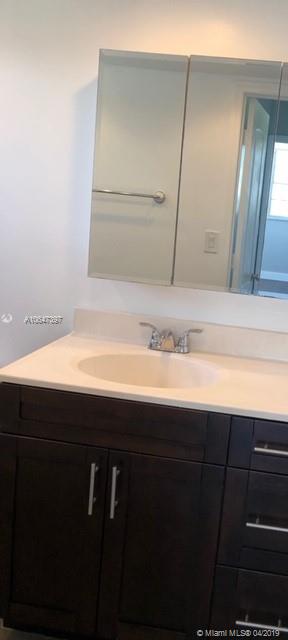 THREE HORIZONS SOUTH COND - Residential