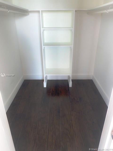 THREE HORIZONS SOUTH COND - Residential