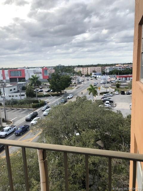 THREE HORIZONS SOUTH COND - Residential