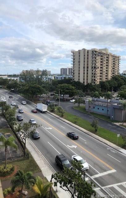 THREE HORIZONS SOUTH COND - Residential