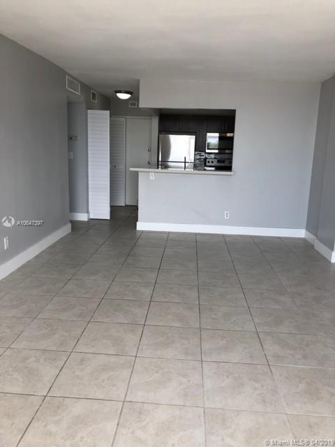 THREE HORIZONS SOUTH COND - Residential