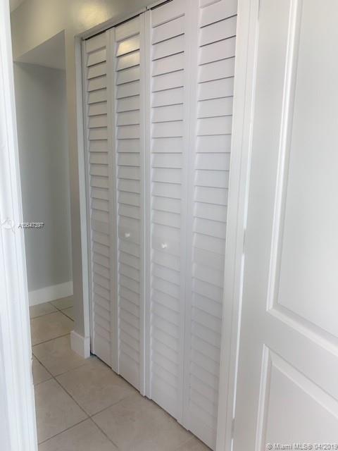 THREE HORIZONS SOUTH COND - Residential