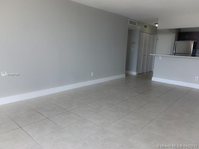 THREE HORIZONS SOUTH COND - Residential