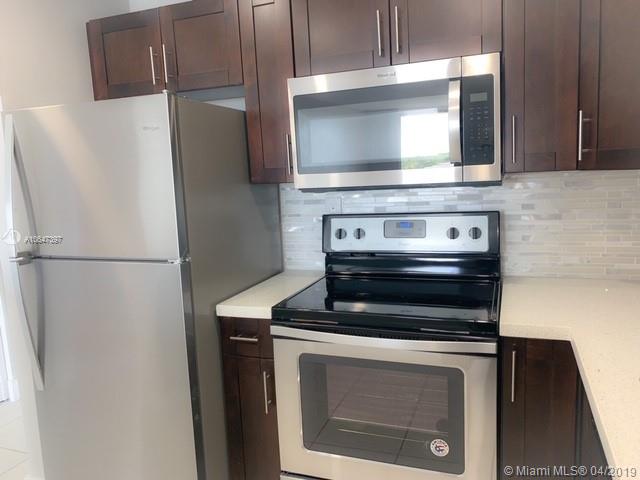 THREE HORIZONS SOUTH COND - Residential