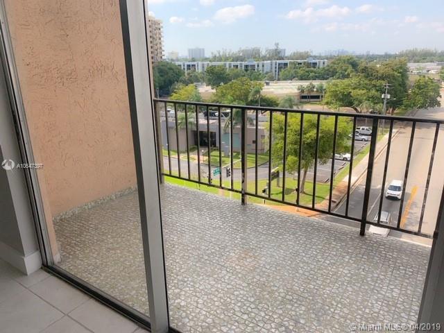 THREE HORIZONS SOUTH COND - Residential