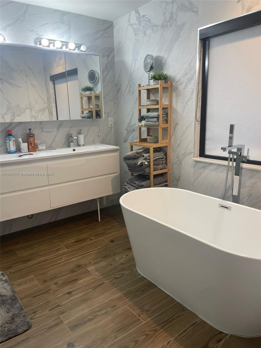 REVISED PLAT OF CANAL GRO - Residential Lease