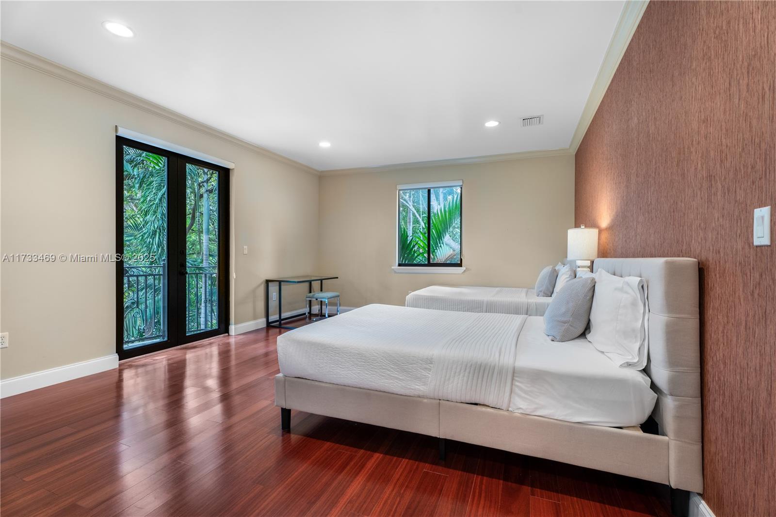 SUNSHINE VISTAS - Residential