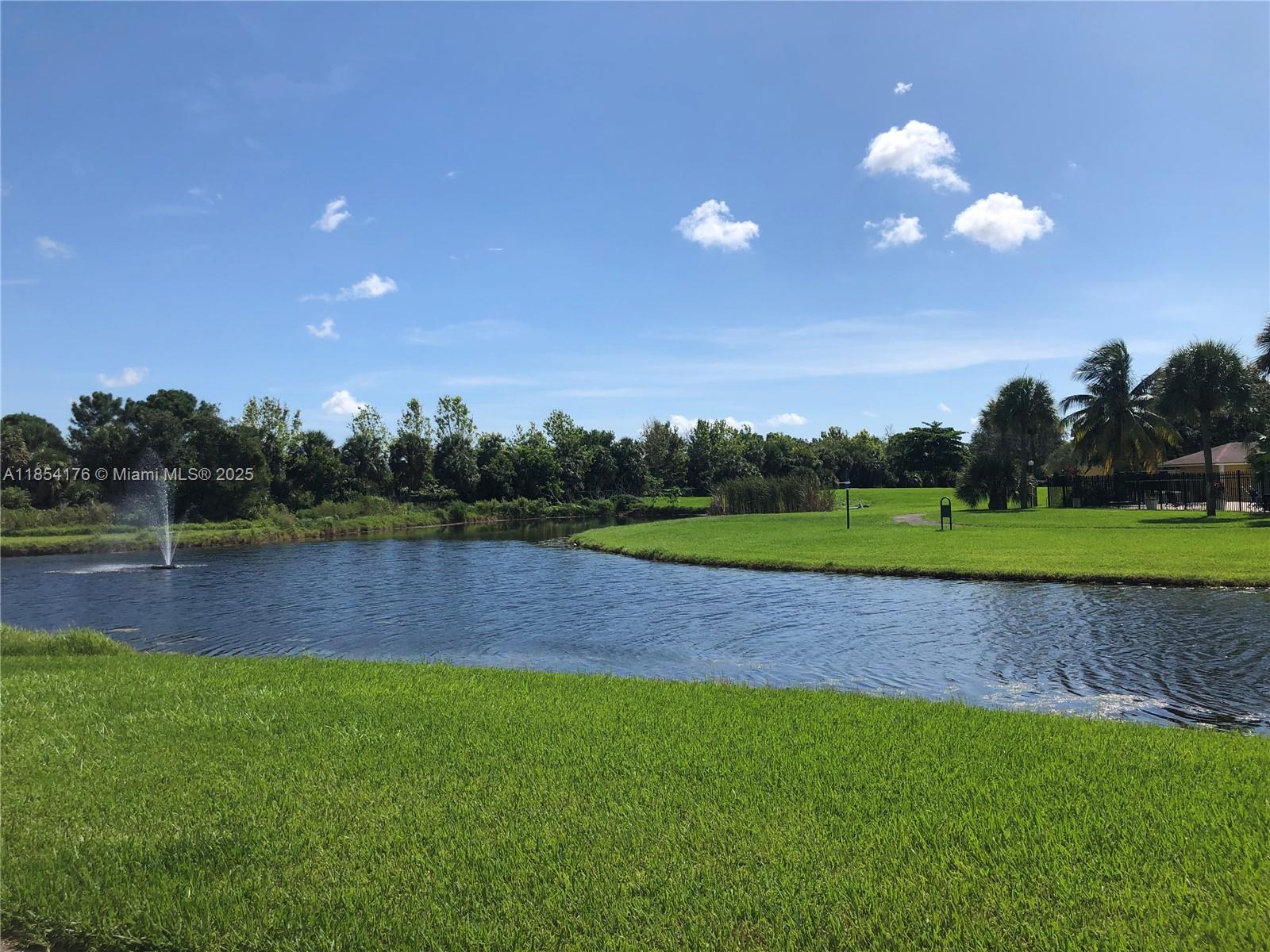 MEADOWS ON THE GREEN COND - Residential