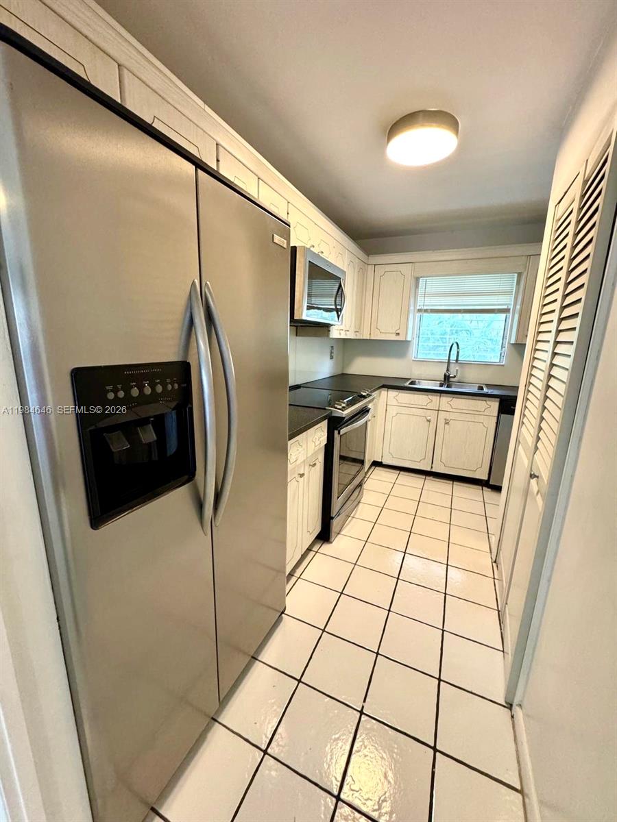 BOCA CAPRI CONDO APTS SLY - Residential