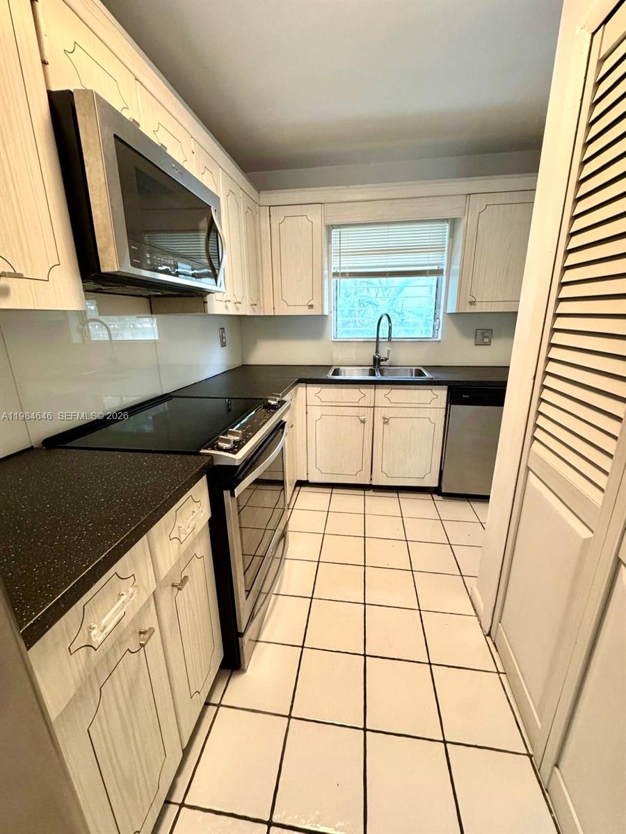 BOCA CAPRI CONDO APTS SLY - Residential