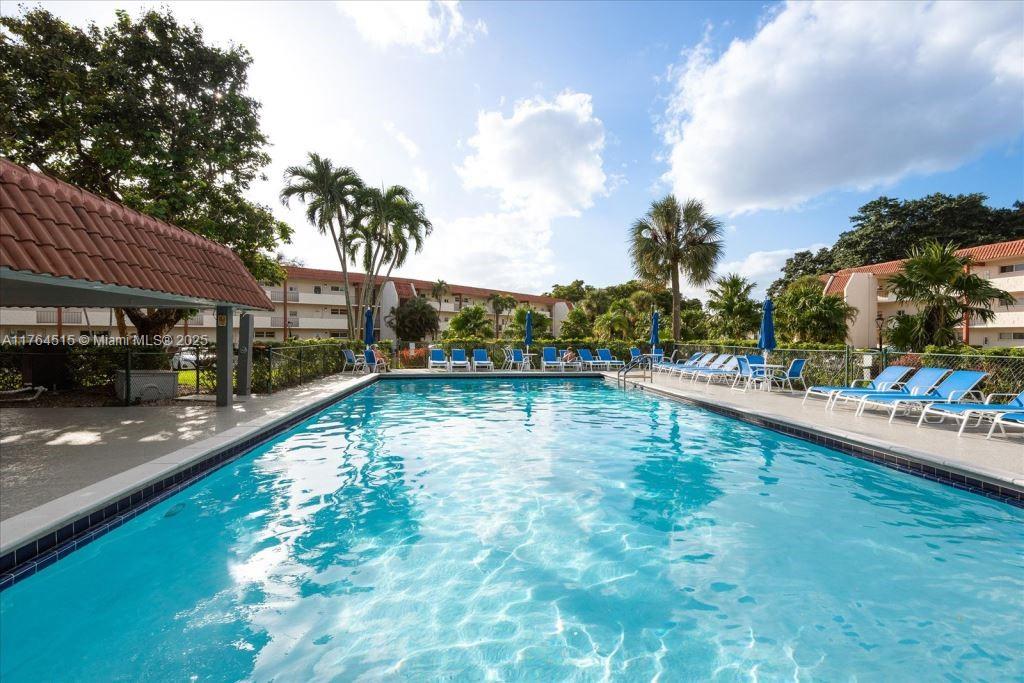 HOLLYBROOK GOLF - Residential