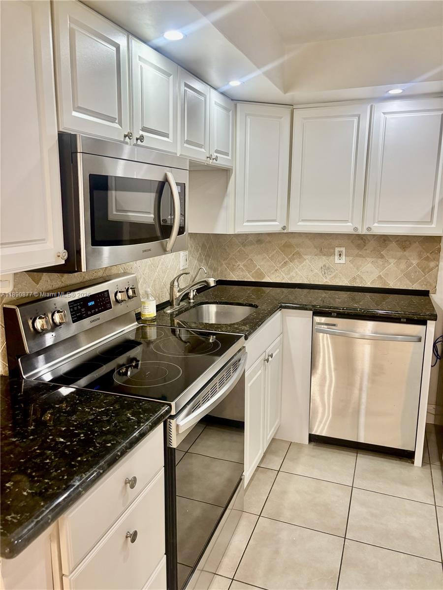 LOCATION, LOCATION!! AVAILABLE FOR QUICK MOVE-IN ! Freshly painted and clean 2BR/2BA unit with washer and dryer in the unit. Tile and laminate flooring, kitchen with granite countertops and stainless appliances. Walk-in closets. Secure entrance building. Ample guest parking. Walk to FAU, located near I-95, Town Center Mall, Mizner park, US-1 beaches. Rent includes water, trash, and basic cable. Large screened patio. A+ rated schools. Zoned for Boca Highschool, Boca Raton Community Middle and J C MITCHELL Elementary School. Fast approval, just a few days!! No pets or smoking allowed.
Community amenities include clubhouse with a pool, tennis courts, and BBQ area. Easy to show and rent