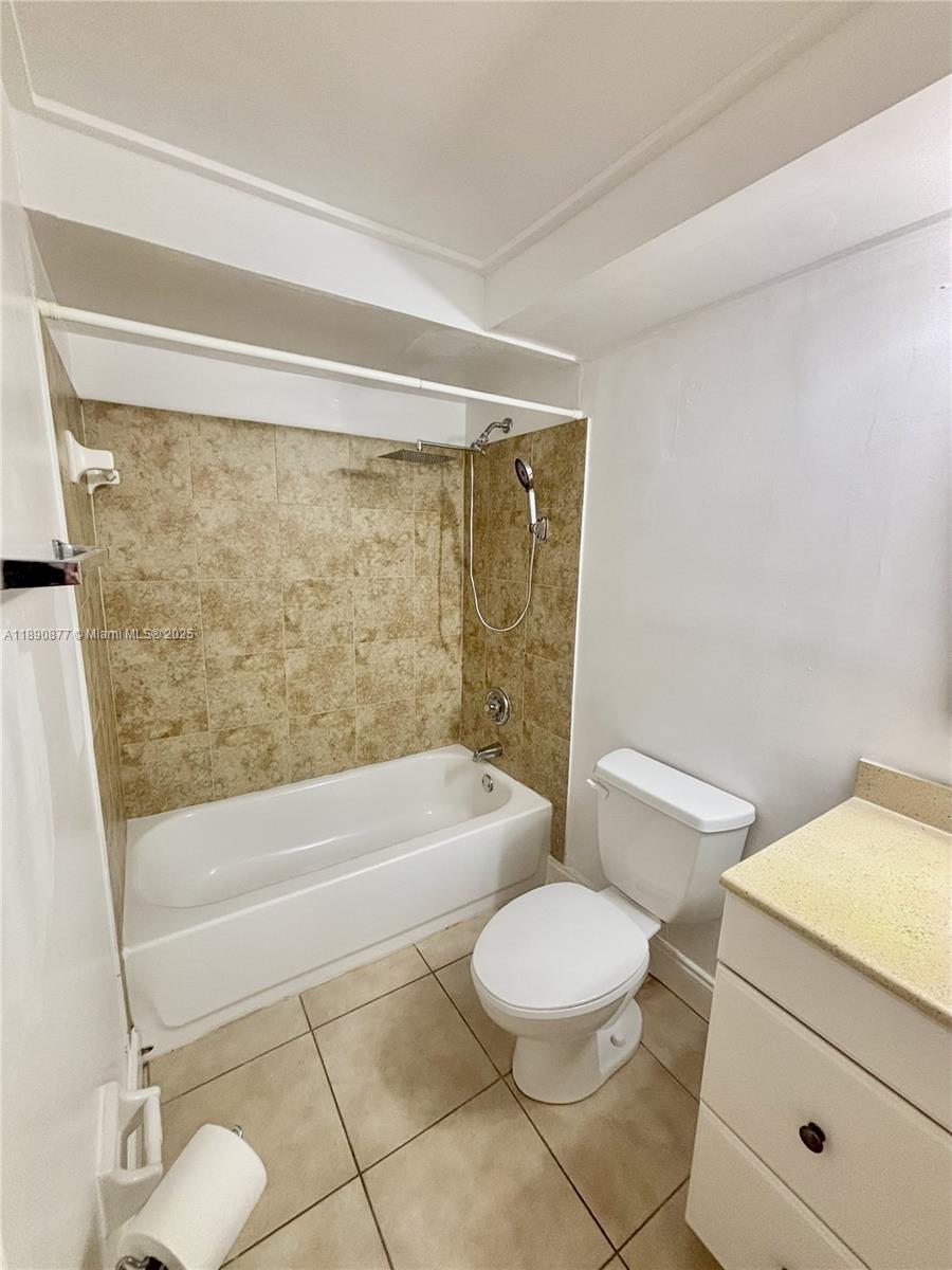 CASA DEL RIO CONDO - Residential Lease