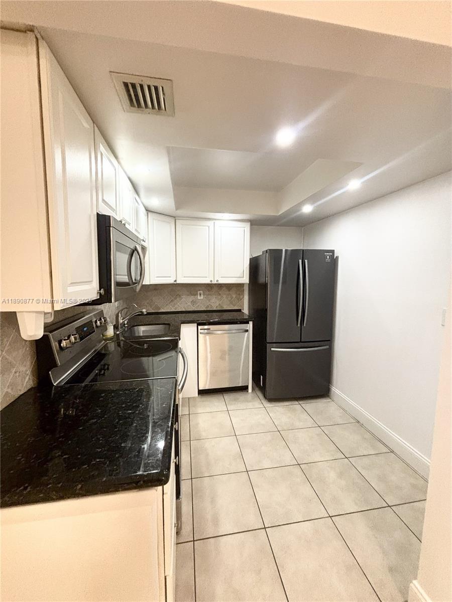 CASA DEL RIO CONDO - Residential Lease
