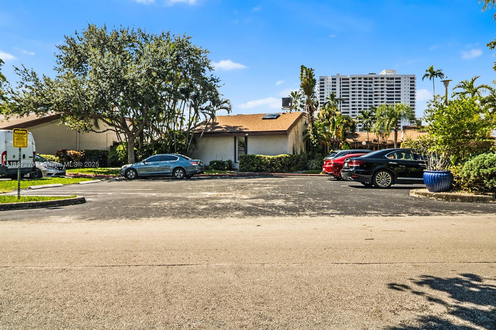 513 Leslie Dr