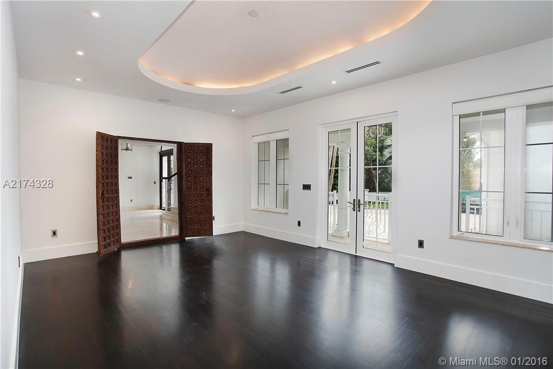 SMUGGLERS COVE - Residential