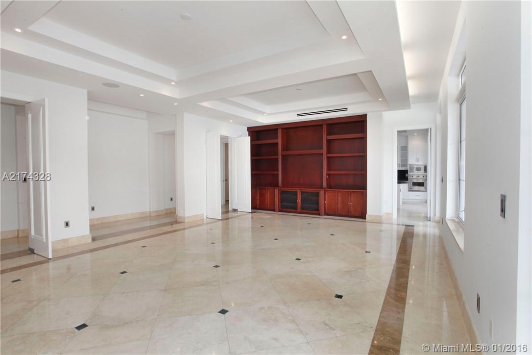 SMUGGLERS COVE - Residential