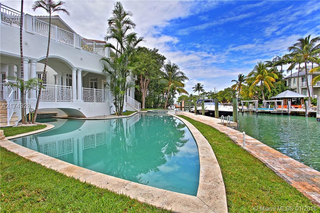 SMUGGLERS COVE - Residential