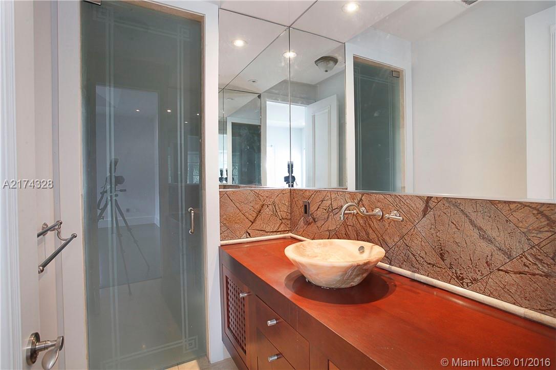 SMUGGLERS COVE - Residential