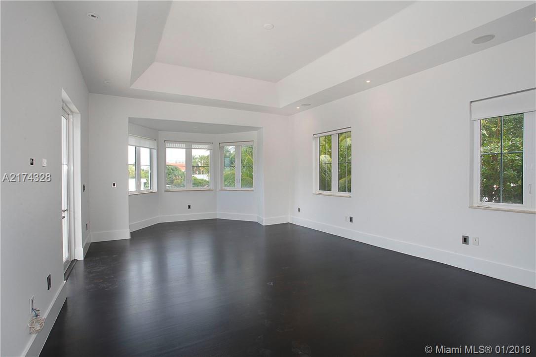 SMUGGLERS COVE - Residential