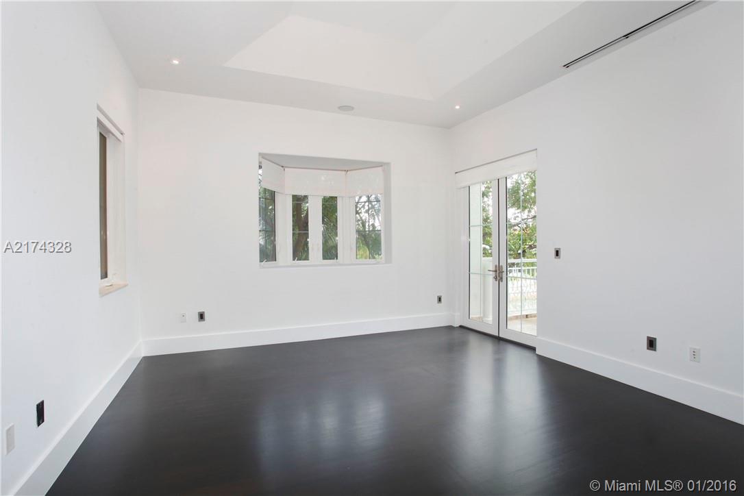 SMUGGLERS COVE - Residential