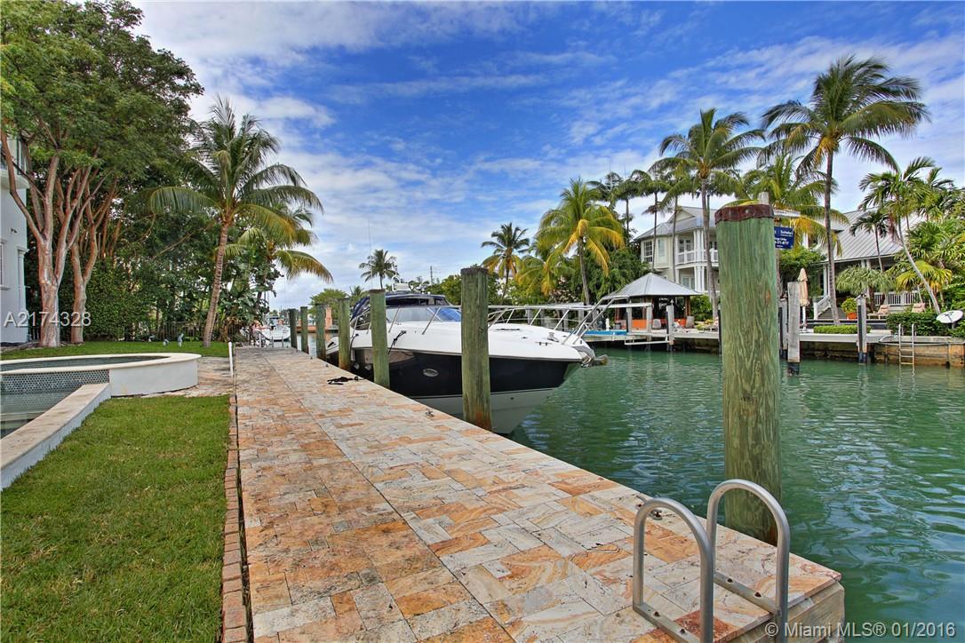 SMUGGLERS COVE - Residential