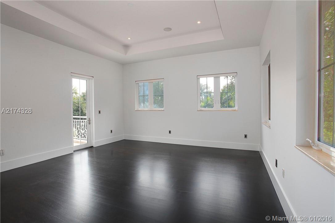 SMUGGLERS COVE - Residential