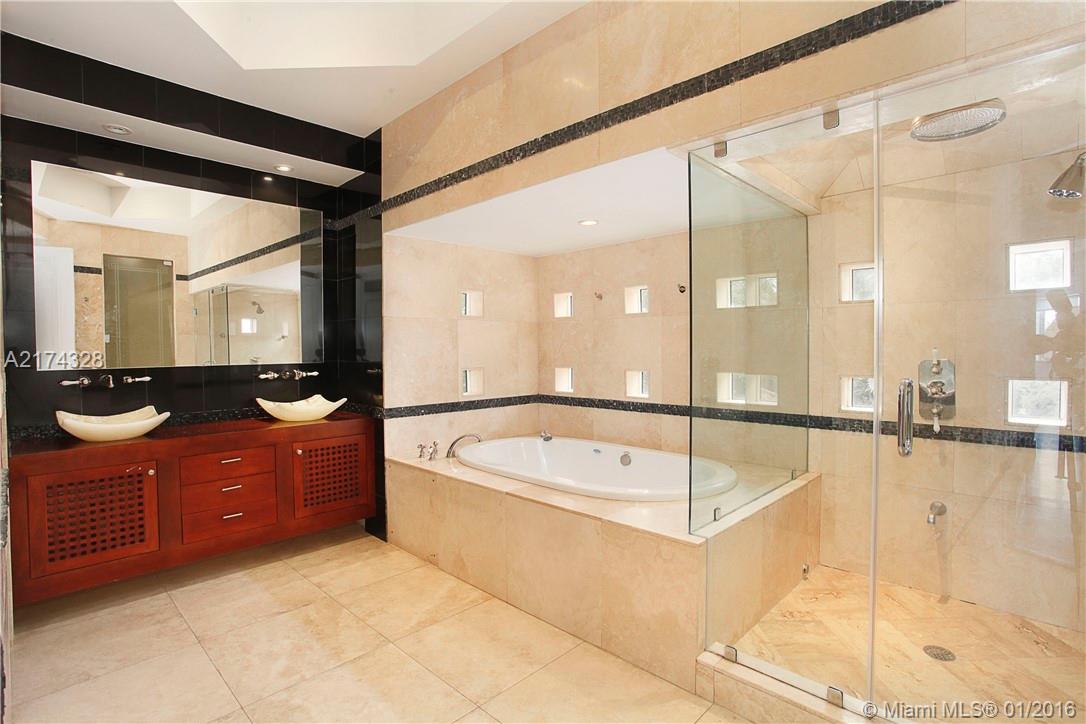 SMUGGLERS COVE - Residential