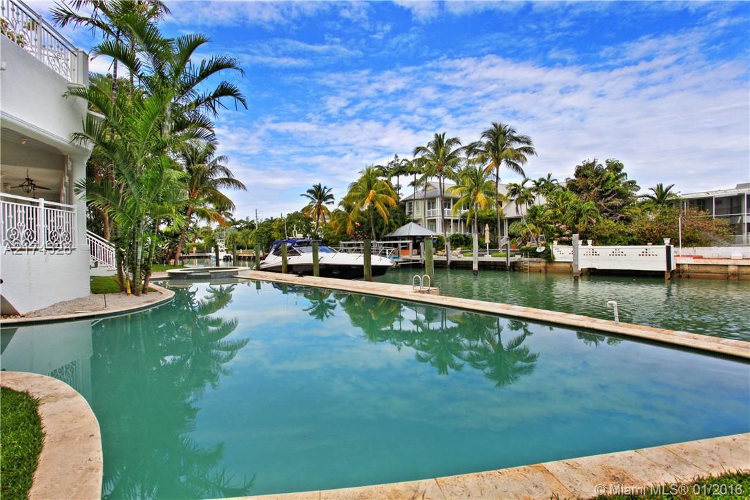 SMUGGLERS COVE - Residential