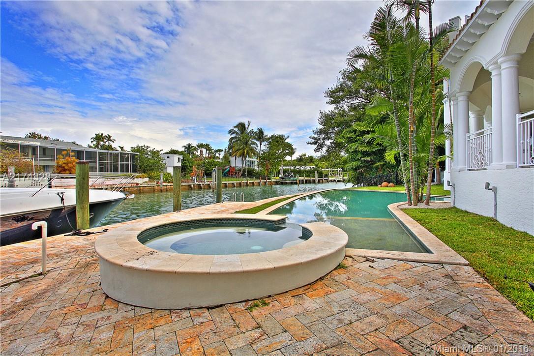 SMUGGLERS COVE - Residential