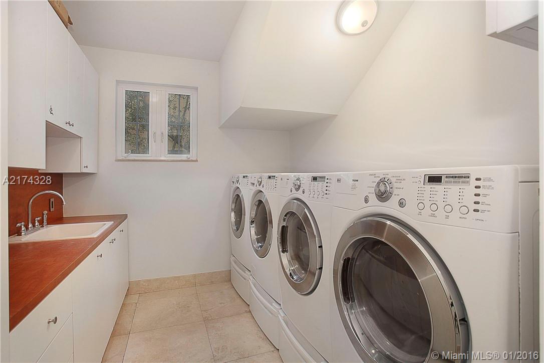 SMUGGLERS COVE - Residential