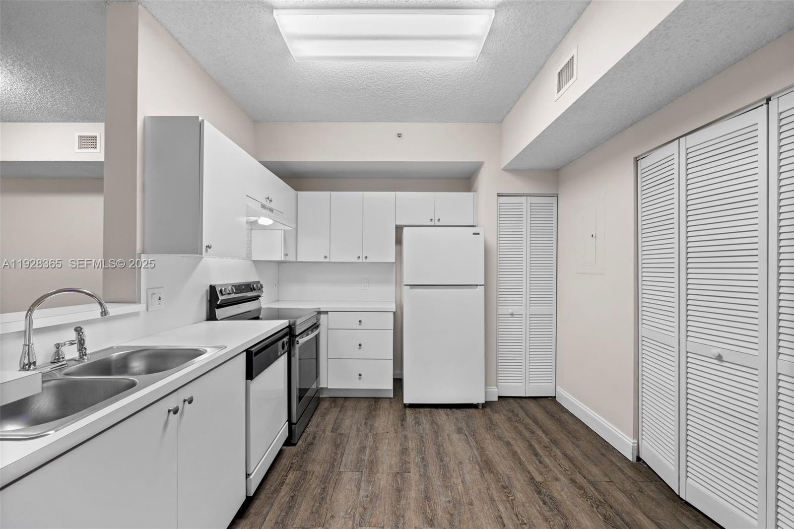 COURTYARDS AT DAVIE CONDO - Residential Lease