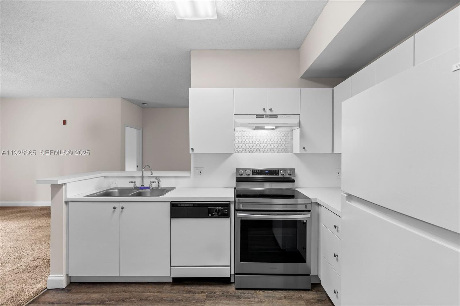 COURTYARDS AT DAVIE CONDO - Residential Lease