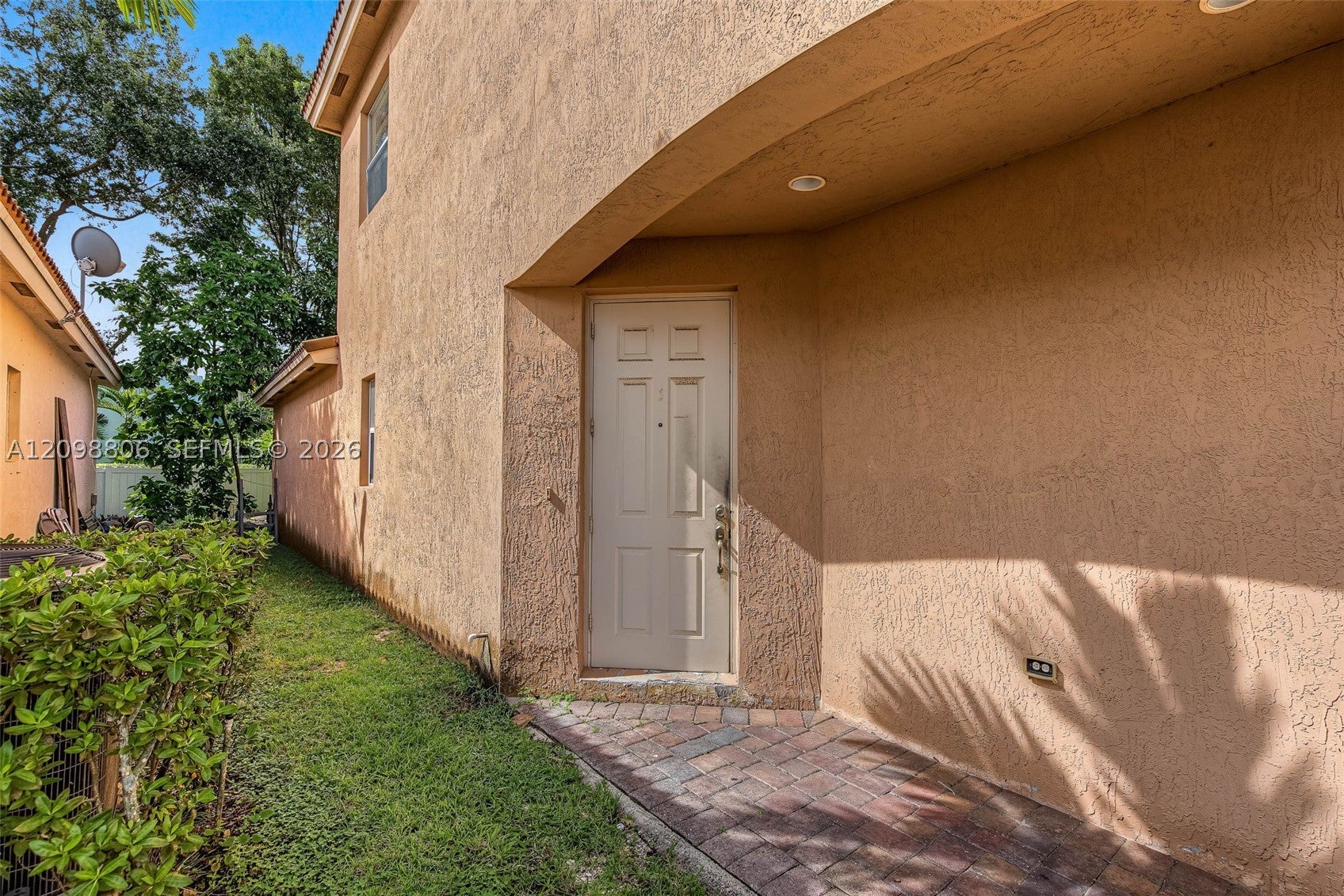 3940 NE 10th Dr, Homestead, FL, 33033/$450,000 3 3940 NE 10th Dr