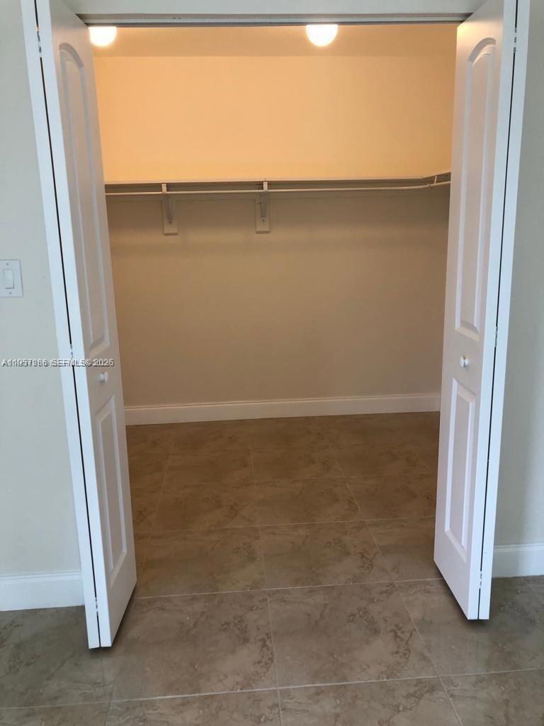 SNAPPER CREEK TOWNHOUSES - Residential Lease