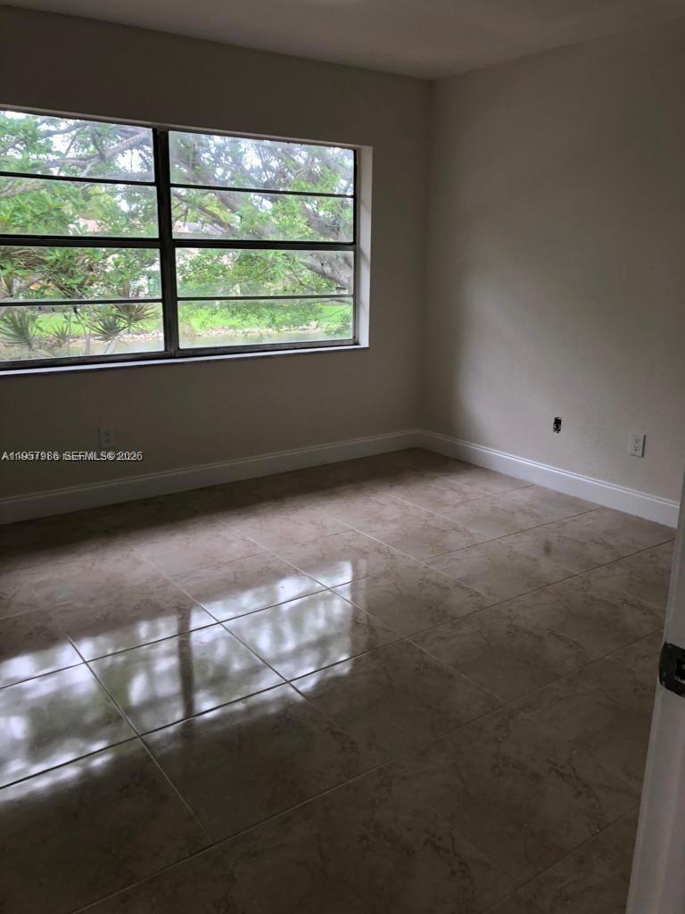 SNAPPER CREEK TOWNHOUSES - Residential Lease