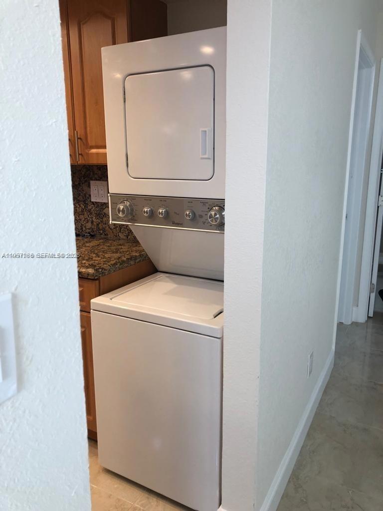 SNAPPER CREEK TOWNHOUSES - Residential Lease