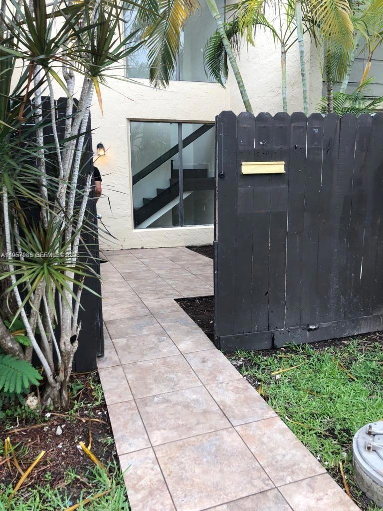 SNAPPER CREEK TOWNHOUSES - Residential Lease