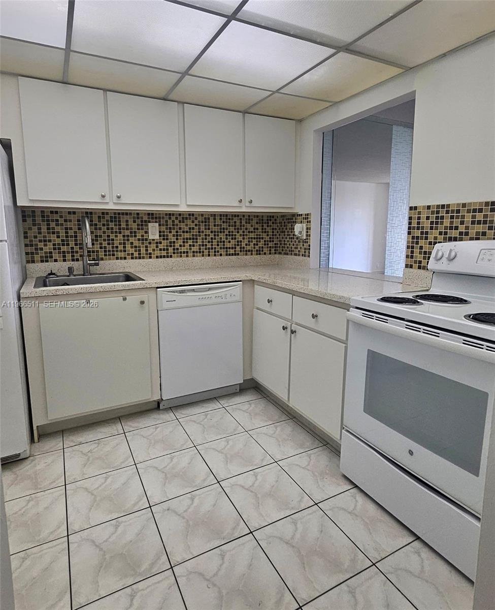 OCEANVIEW PARK CONDO - Residential Lease