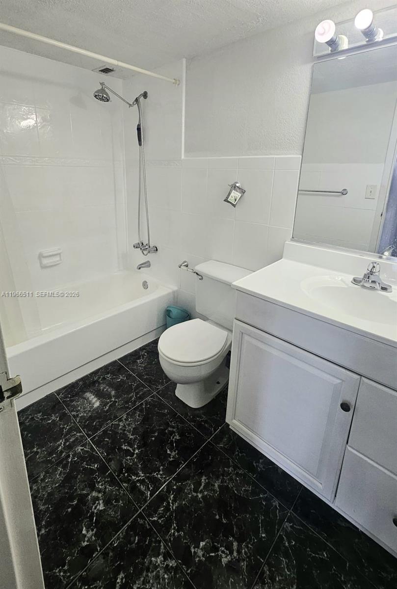 OCEANVIEW PARK CONDO - Residential Lease