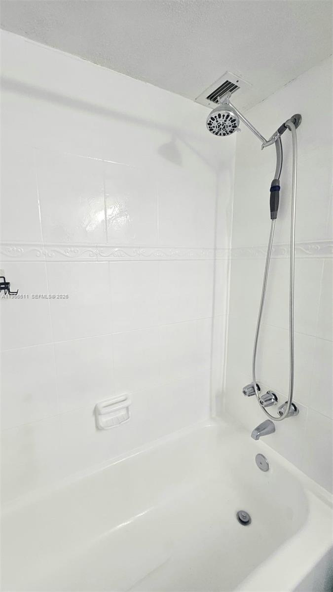 OCEANVIEW PARK CONDO - Residential Lease