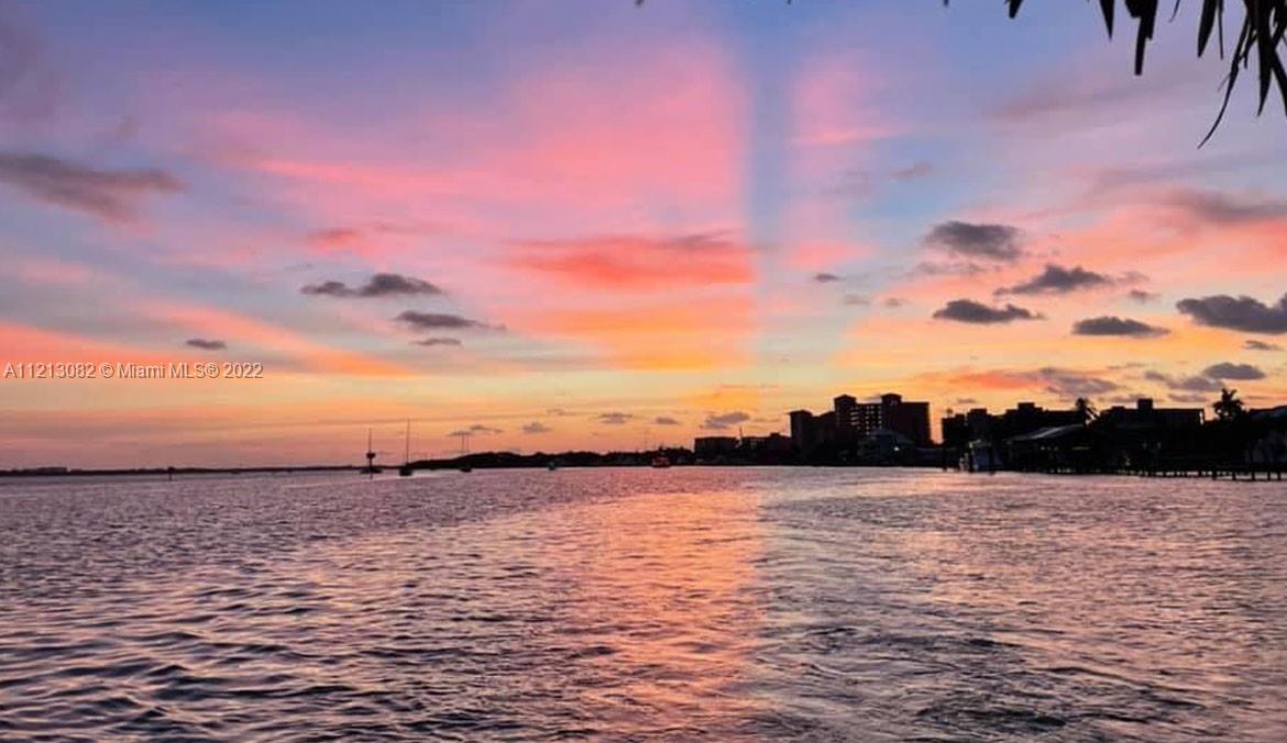 Port Charlotte - Land