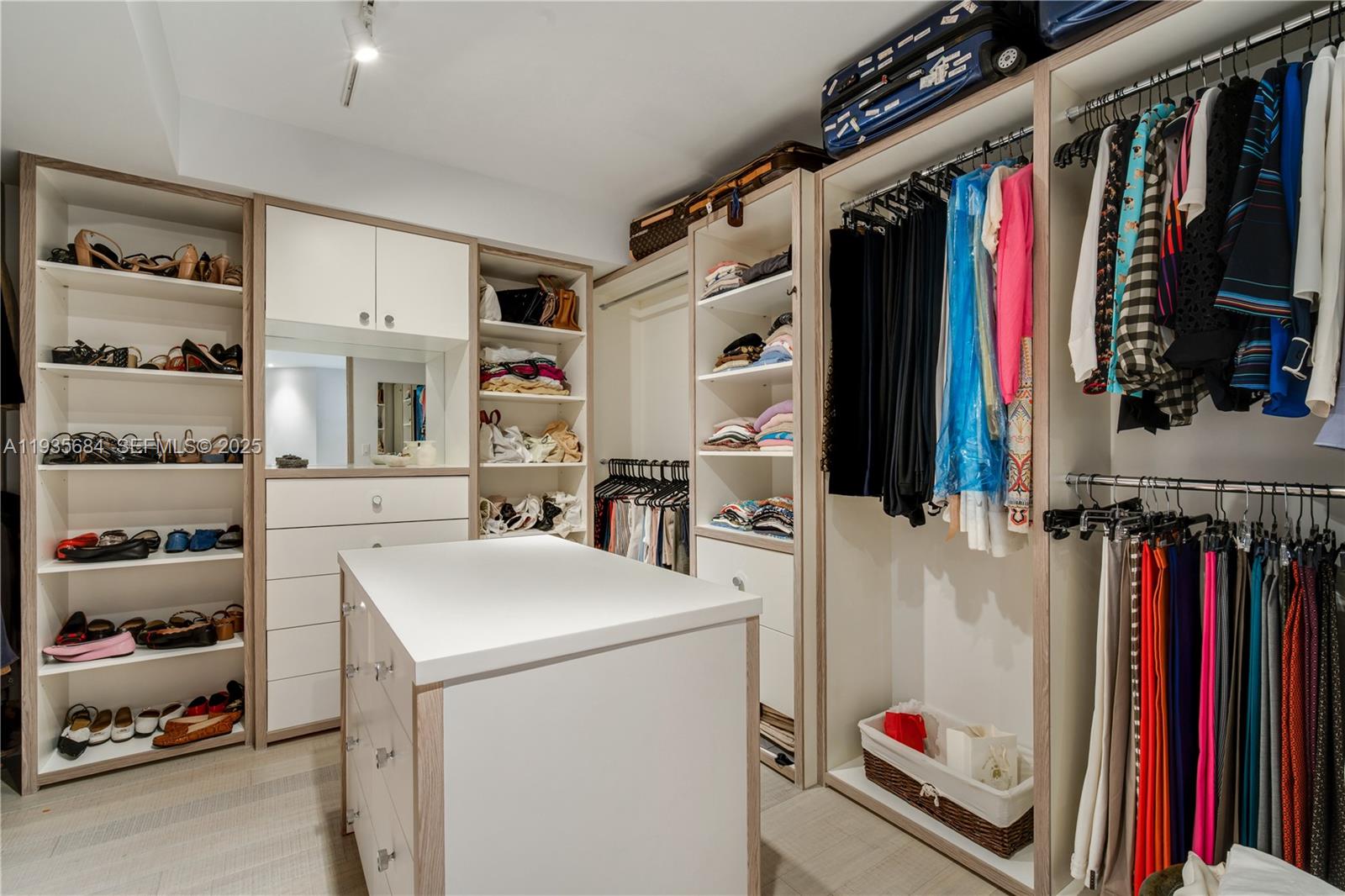 GRAND BAY TOWER CONDO - Residential Lease