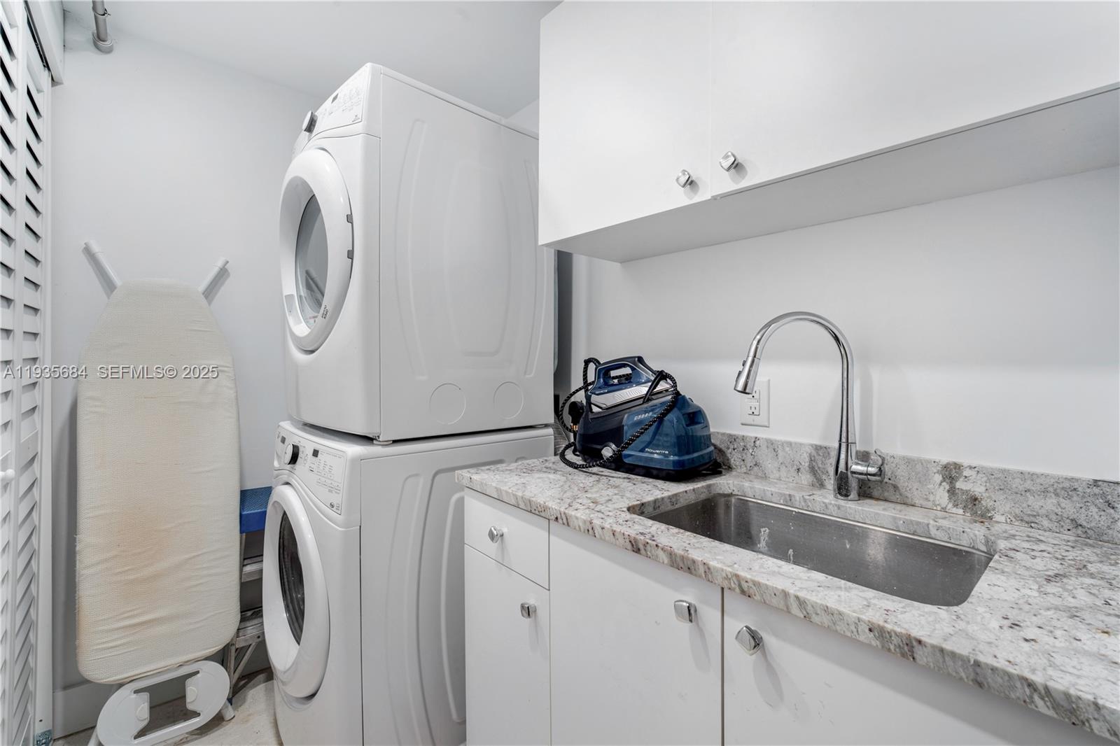 GRAND BAY TOWER CONDO - Residential Lease