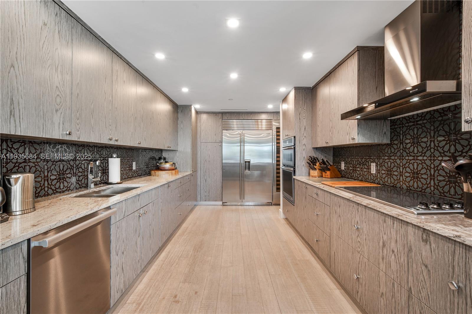 GRAND BAY TOWER CONDO - Residential Lease