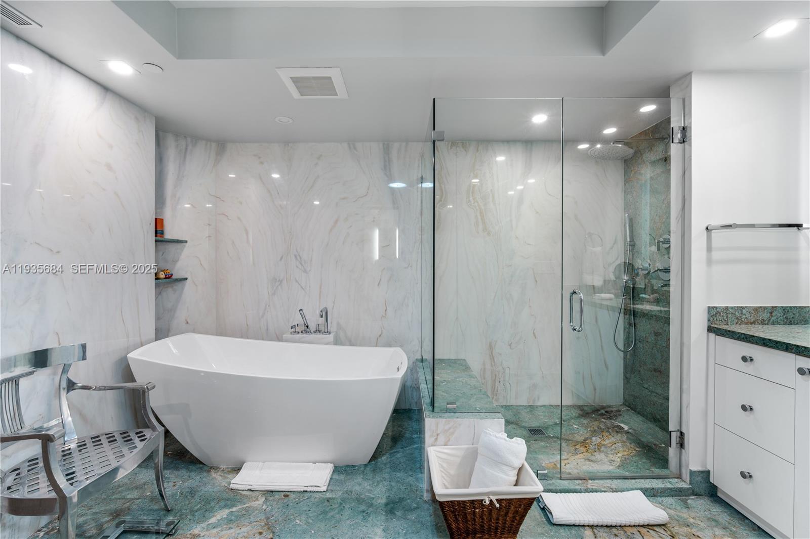 GRAND BAY TOWER CONDO - Residential Lease