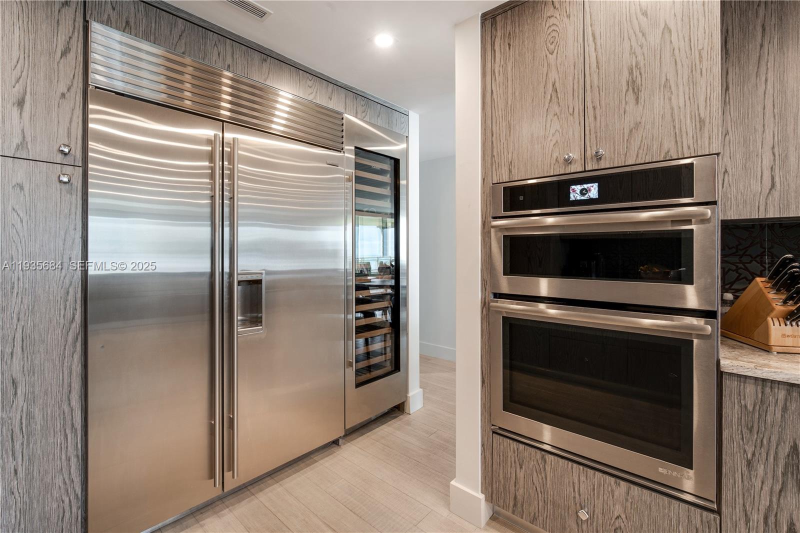 GRAND BAY TOWER CONDO - Residential Lease